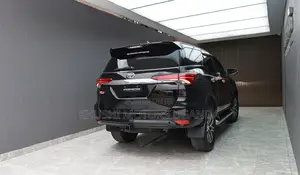 Toyota Fortuner 2018 Black