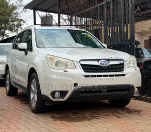 Subaru Forester 2.5i Premium PZEV 4dr SUV AWD (2.5L 4cyl CVT) 2014 White