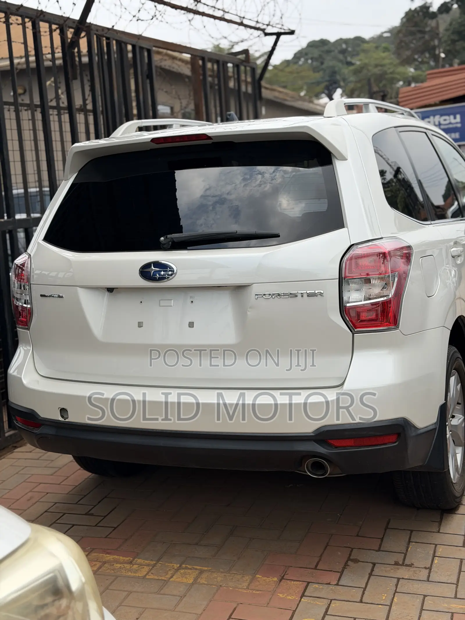 Subaru Forester 2.5i Premium PZEV 4dr SUV AWD (2.5L 4cyl CVT) 2014 White