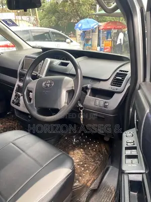 Toyota Noah 2010 Silver