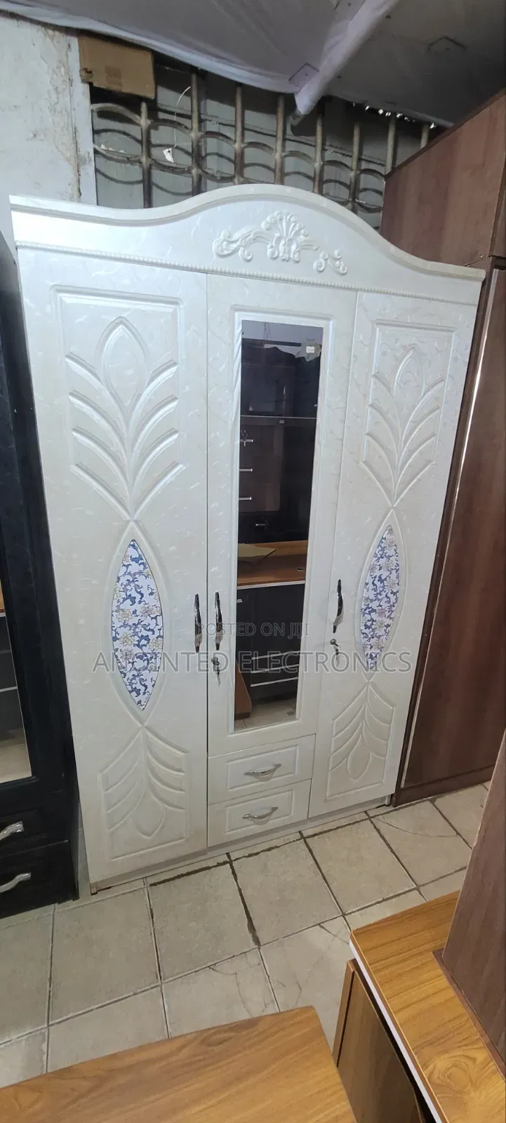 Wardrobe Three Doors White Color
