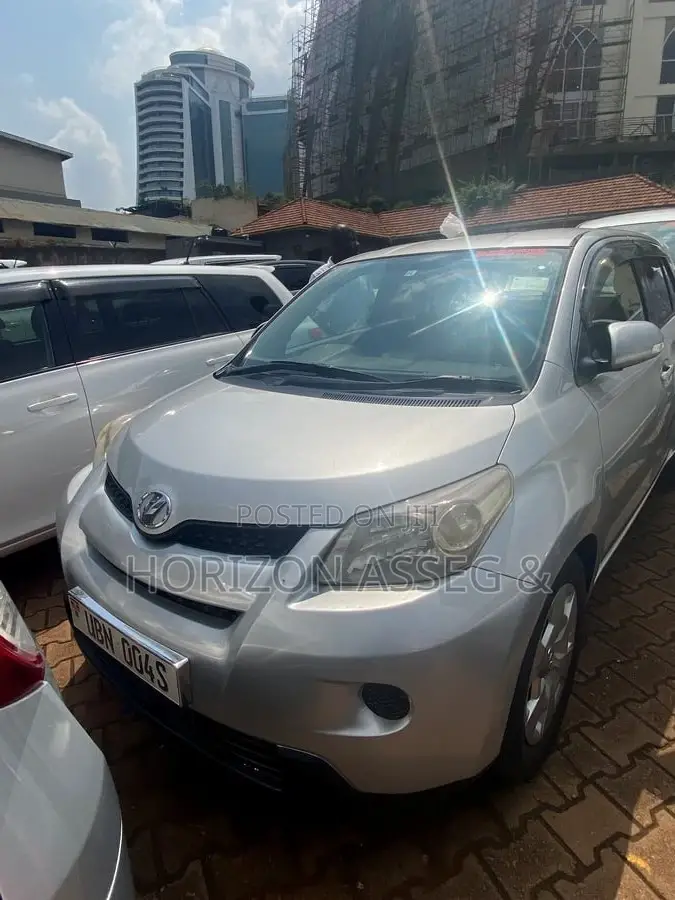 Toyota IST 2009 Silver