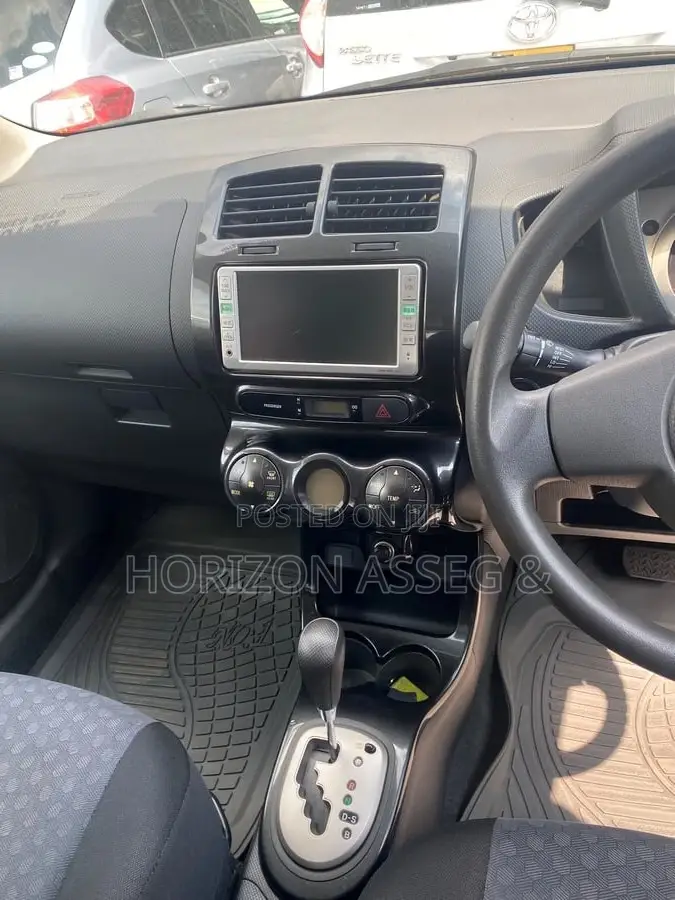 Toyota IST 2009 Silver