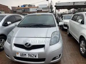 Toyota Vitz 2008 Silver