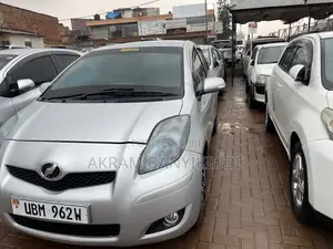 Toyota Vitz 2008 Silver