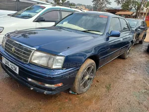 Toyota Crown 1996 Blue