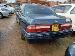 Toyota Crown 1996 Blue