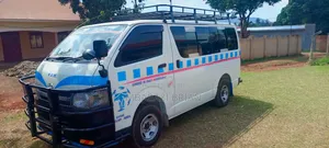 Toyota HiAce 2015 White