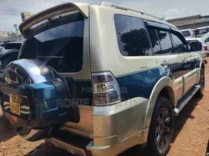 Mitsubishi Pajero 2012 Silver
