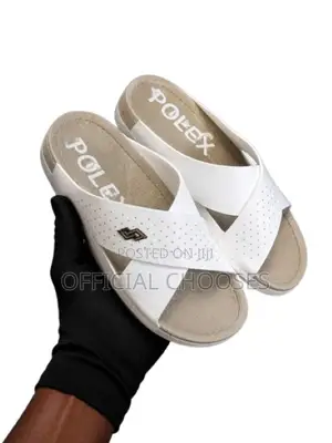 Crossed Strap Men's Sandals With Sturdy Sole and Excellent Support