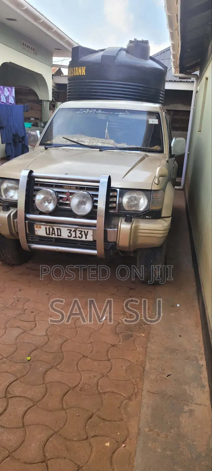 Mitsubishi Pajero 1999 Gold