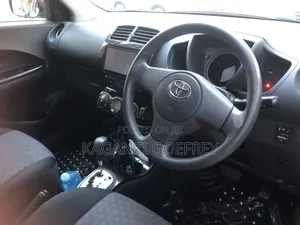 Toyota IST 2007 Silver