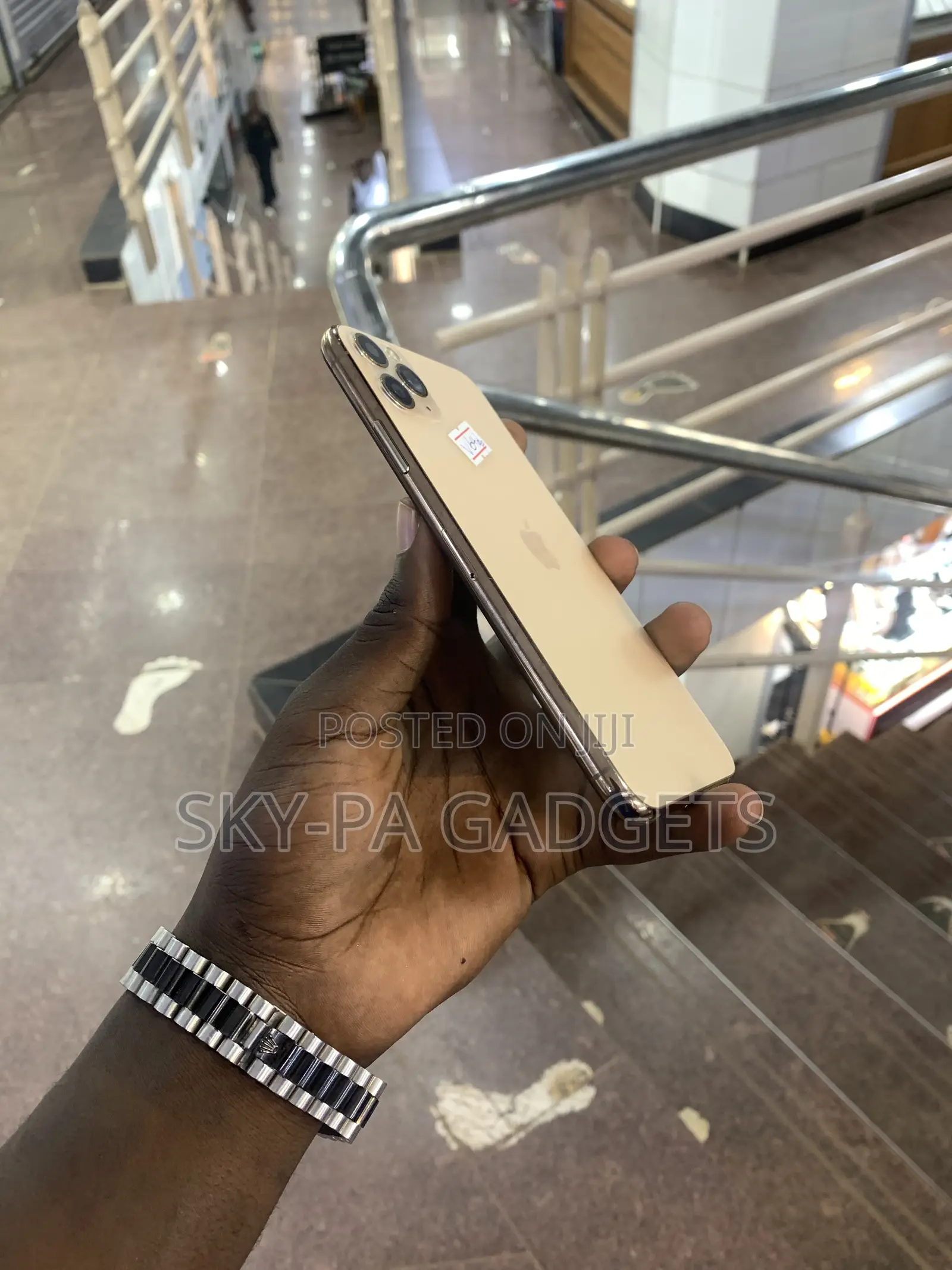 New Apple iPhone 11 Pro Max 64 GB Gold
