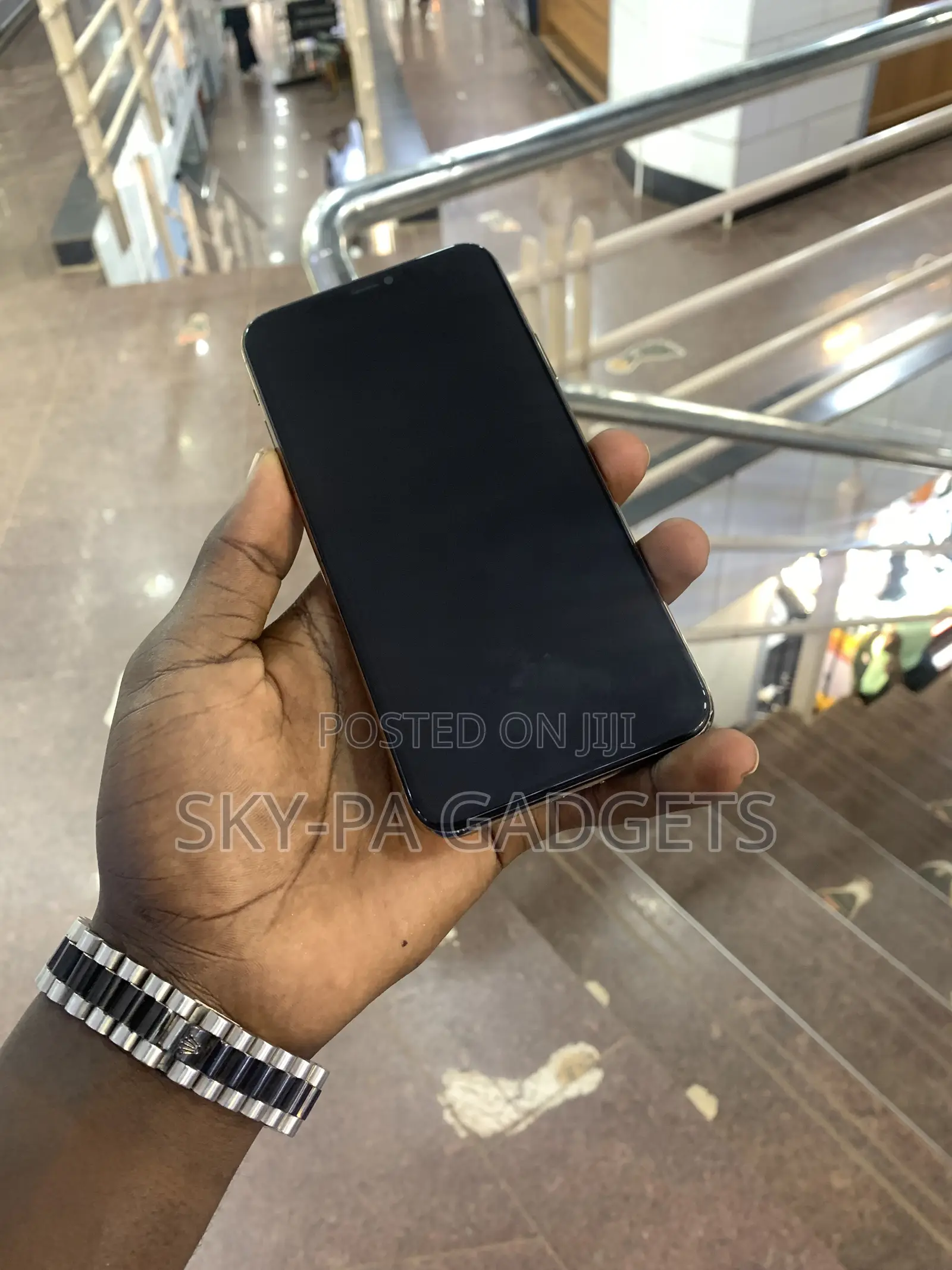 New Apple iPhone 11 Pro Max 64 GB Gold