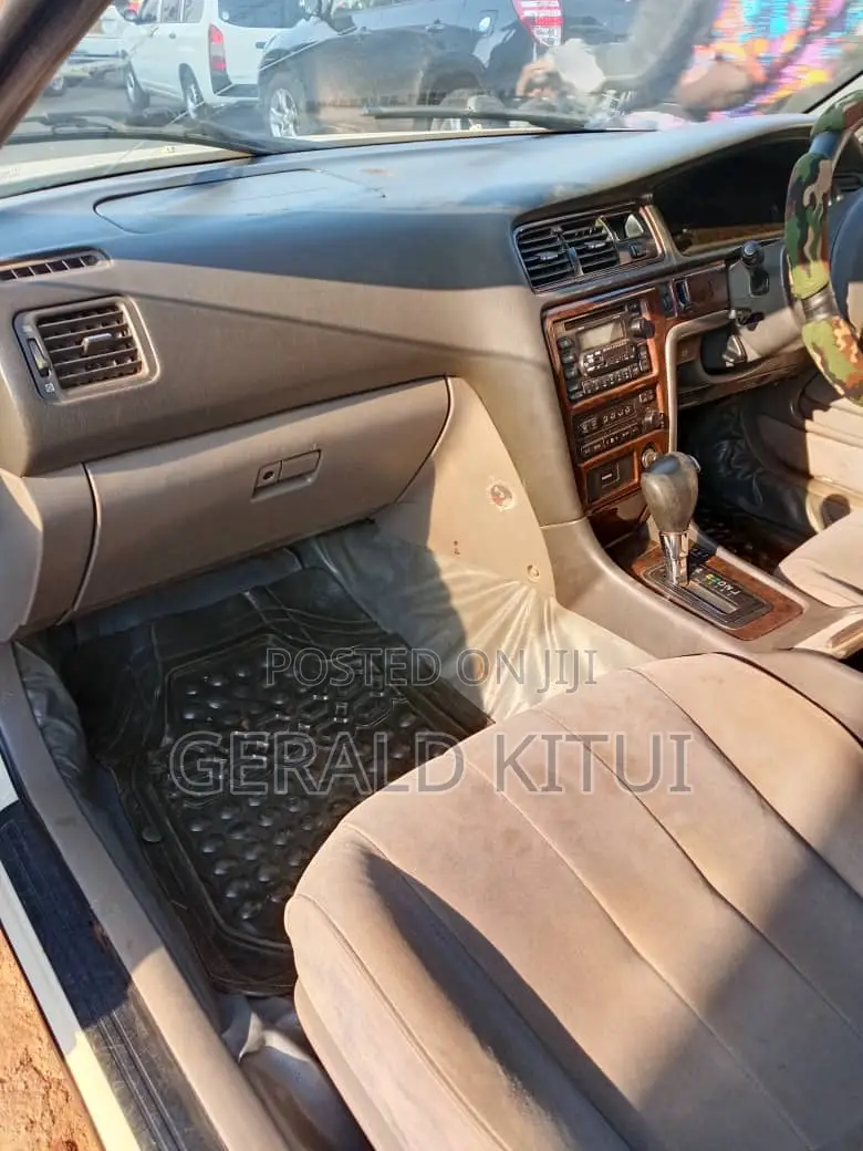 Toyota Mark II 2000 White