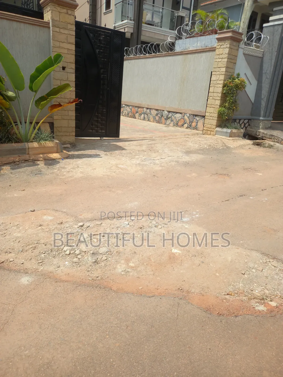 Furnished 5bdrm Duplex in Kira, Nakawa for sale