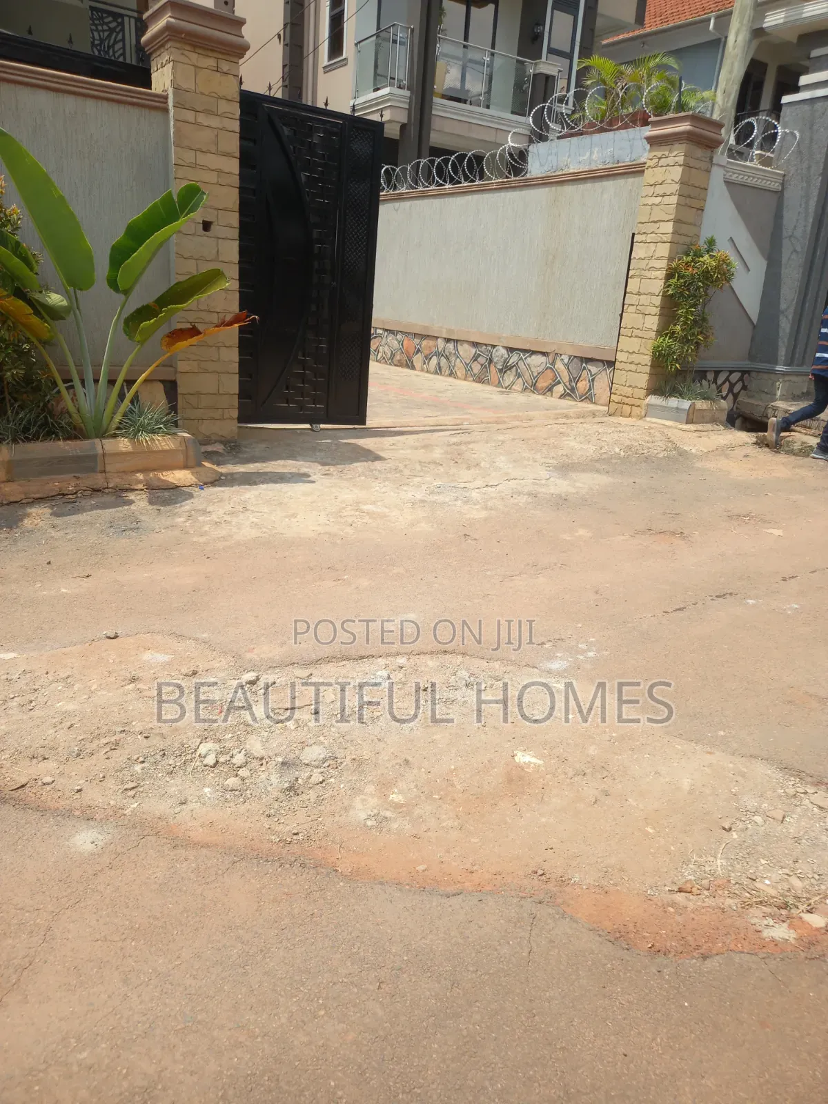 Furnished 5bdrm Duplex in Kira, Nakawa for sale
