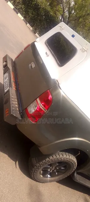 Toyota Hilux SR5 4x4 2015 Gold