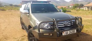 Toyota Hilux SR5 4x4 2015 Gold