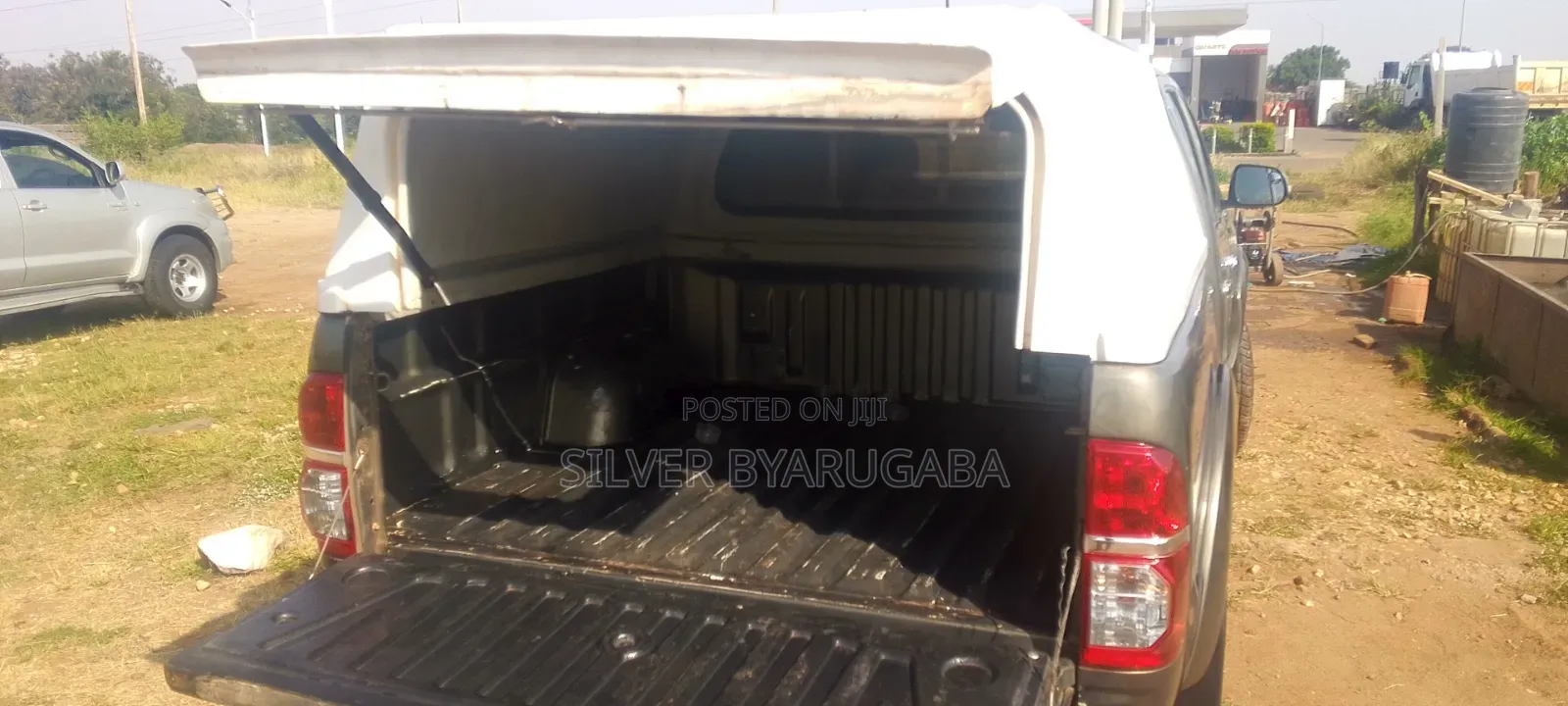 Toyota Hilux SR5 4x4 2015 Gold