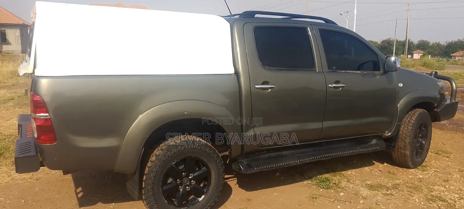 Toyota Hilux SR5 4x4 2015 Gold