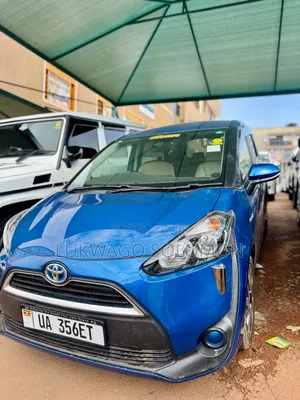 Toyota Sienta 2017 Blue