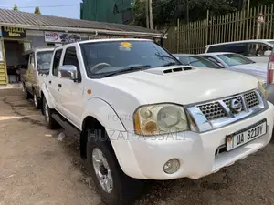 Nissan Hardbody 2010 White