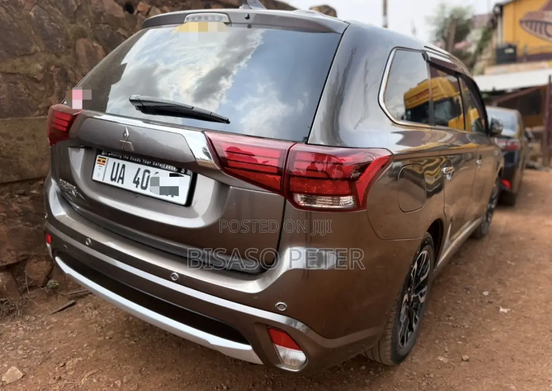 Mitsubishi Outlander 2.0 PHEV AWD 2015 Gray