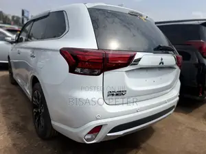 Mitsubishi Outlander 2017 White