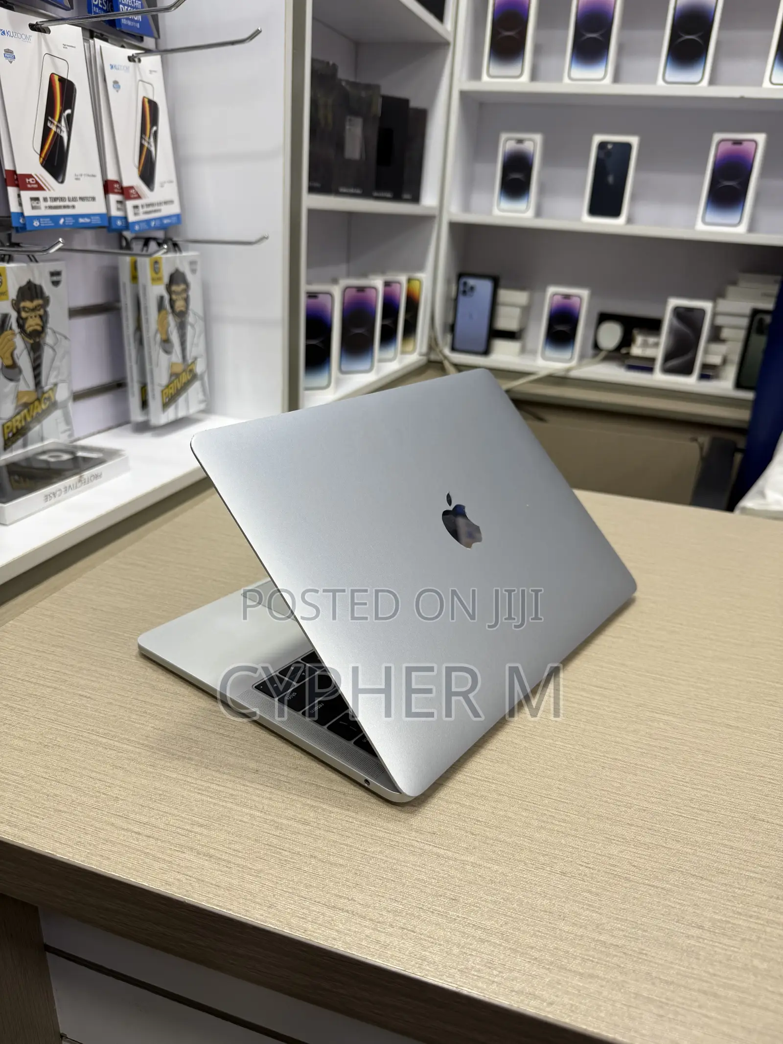 Laptop Apple MacBook Pro 2017 8GB Intel Core i5 SSD 512GB
