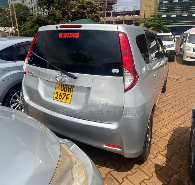 Toyota Passo Sette 1.5 FWD 2009 Silver