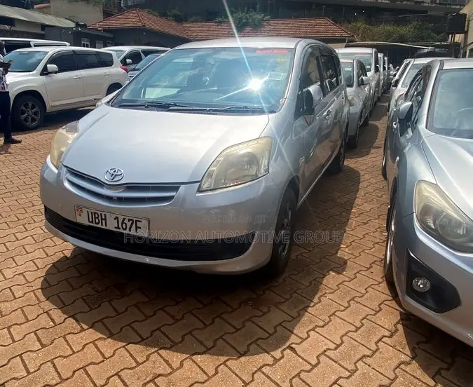 Toyota Passo Sette 1.5 FWD 2009 Silver