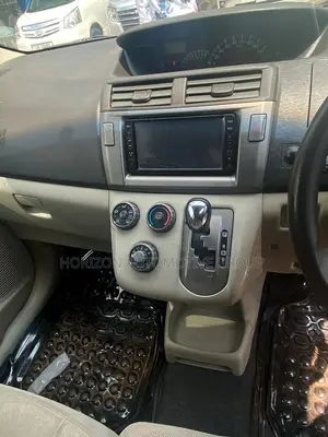 Toyota Passo Sette 1.5 FWD 2009 Silver