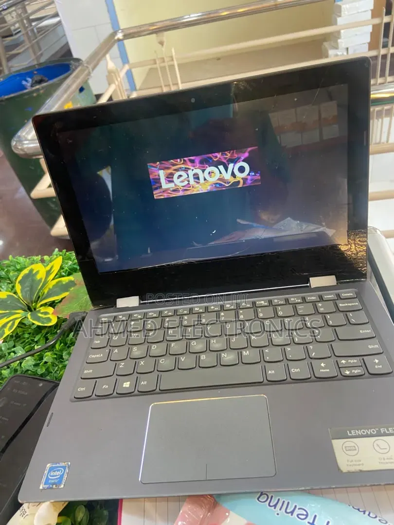 Laptop Lenovo A7 2GB Intel Celeron SSD 32GB