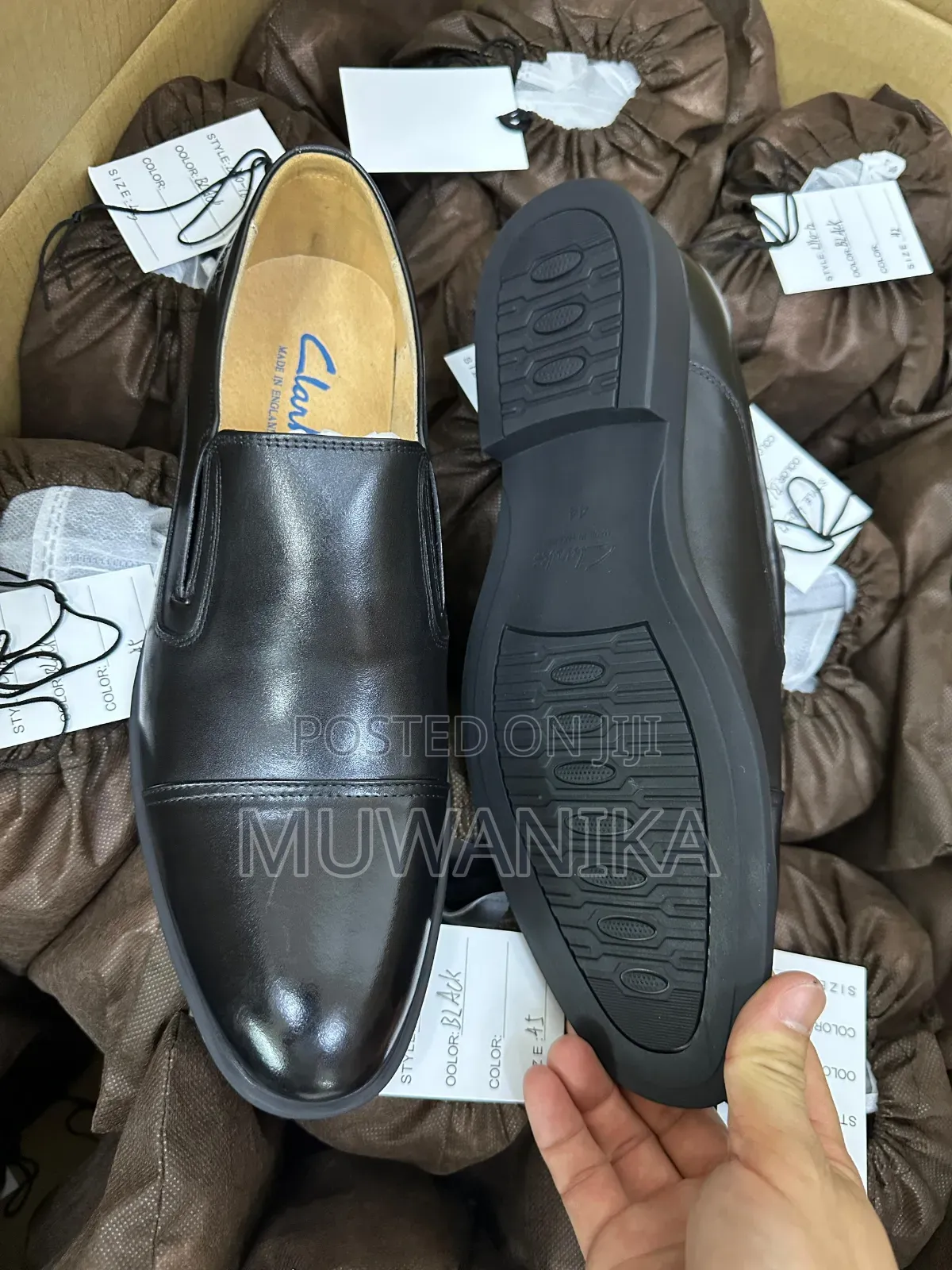 Clarcks Premium Leather Slip-on Design