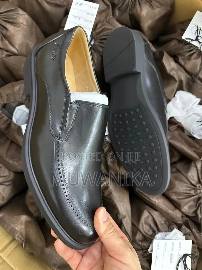 Clarcks Men's Premium Leather-Slip-on Shoe