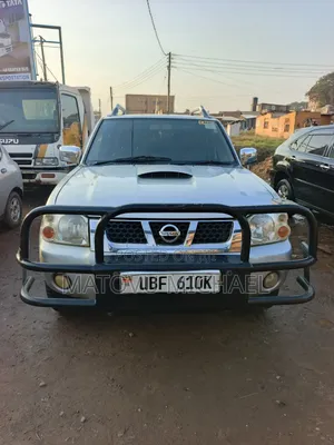 Nissan Hardbody 2003 Gray