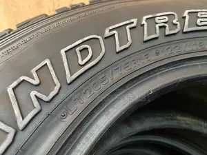 Lt 285 75 R16 Dunlop Grand Trek At3 Let With 2 Pieces Now.