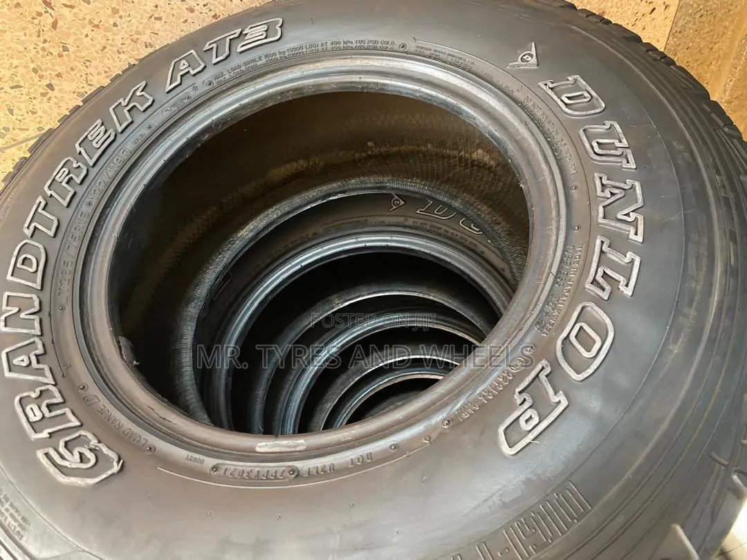 Lt 285 75 R16 Dunlop Grand Trek At3 Let With 2 Pieces Now.