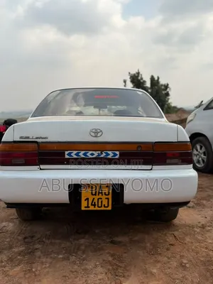 Toyota Corolla 1997 White