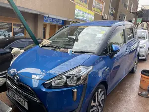 Toyota Sienta 2016 Blue