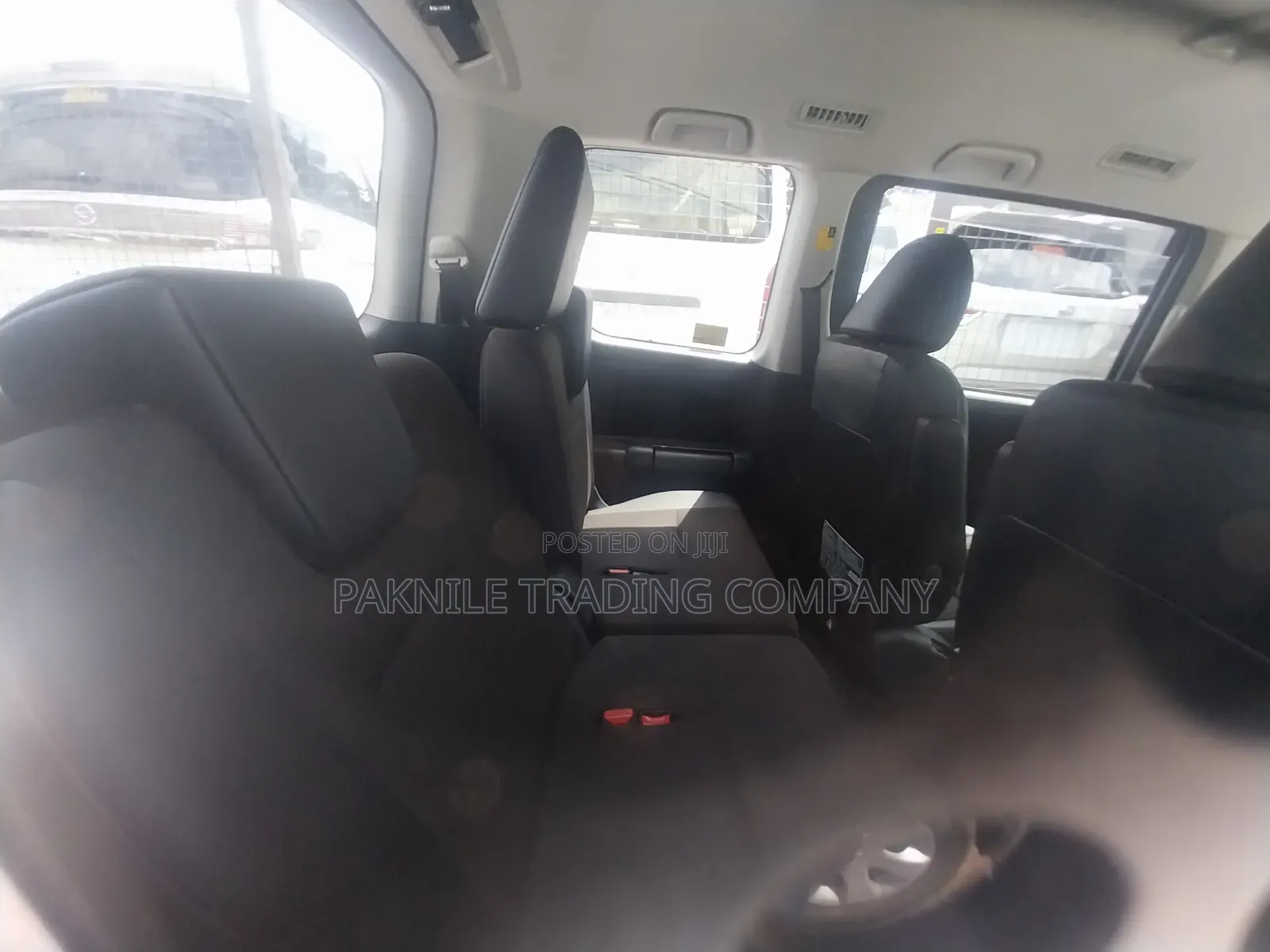 Toyota Voxy V 4WD 8-Seater 2013 White