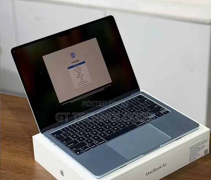 New Laptop Apple MacBook Air 2025 M4 16GB Apple M4 SSD 256GB