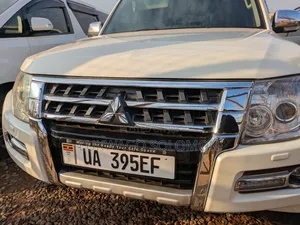Mitsubishi Pajero 2013 White