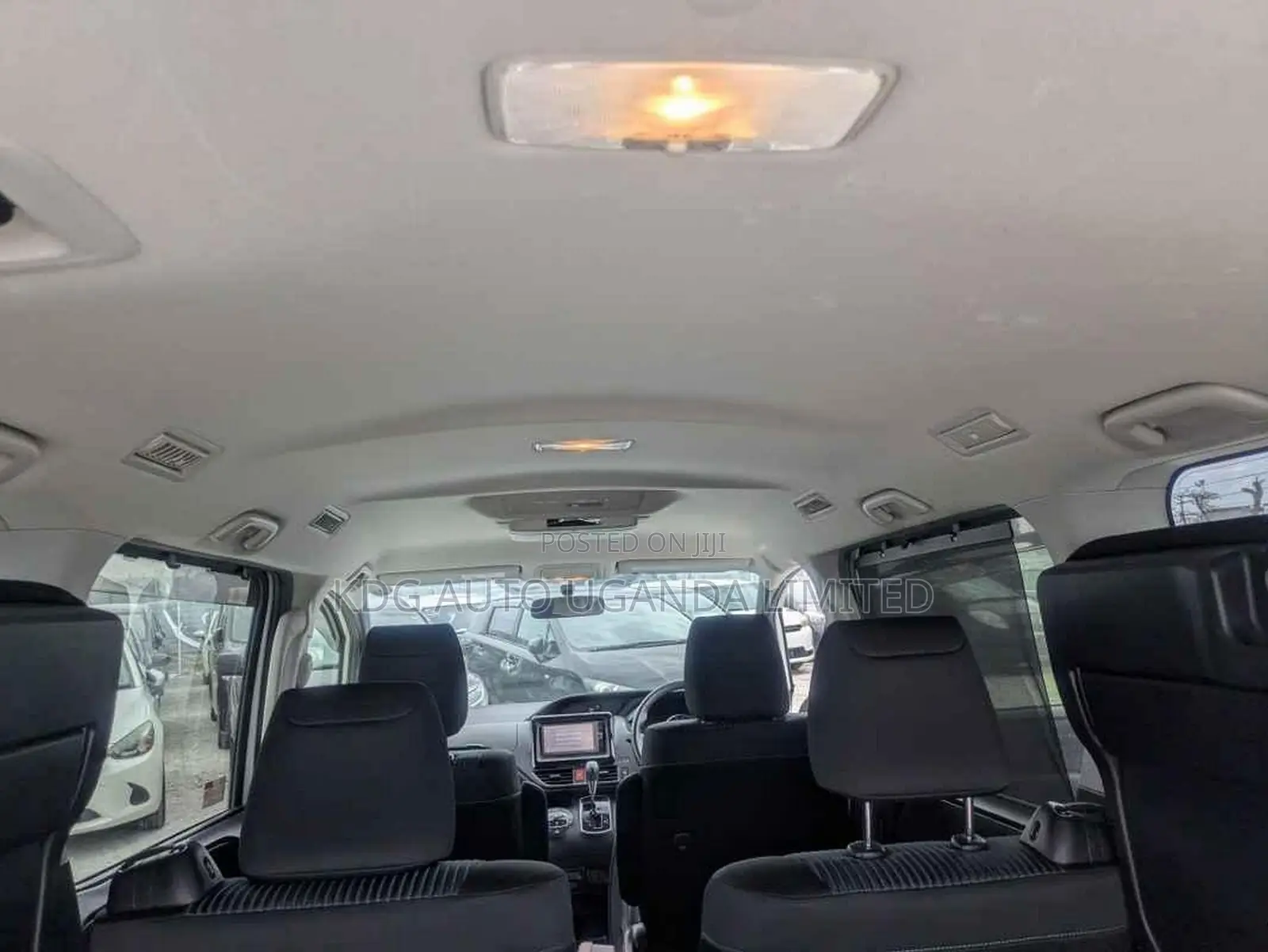 Toyota Noah 2.0 FWD (7 Seater) 2014 White