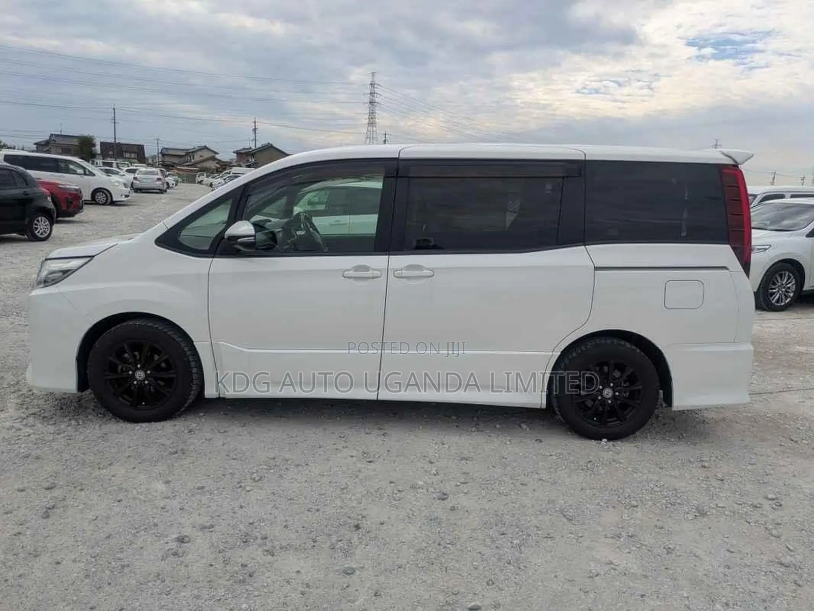 Toyota Noah 2.0 FWD (7 Seater) 2014 White