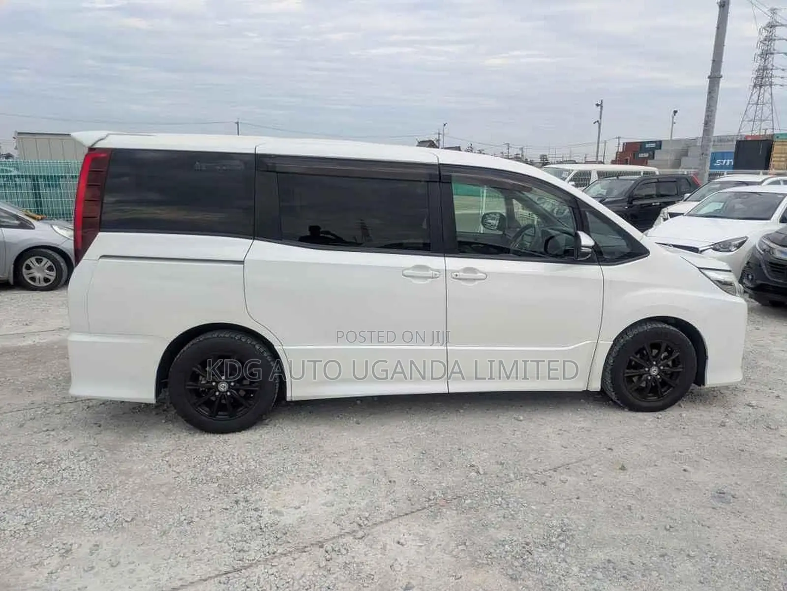 Toyota Noah 2.0 FWD (7 Seater) 2014 White