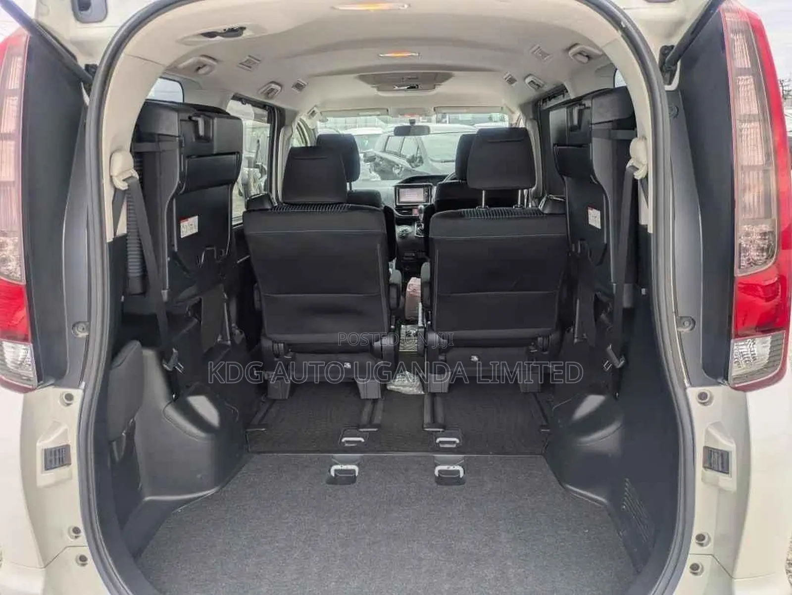 Toyota Noah 2.0 FWD (7 Seater) 2014 White