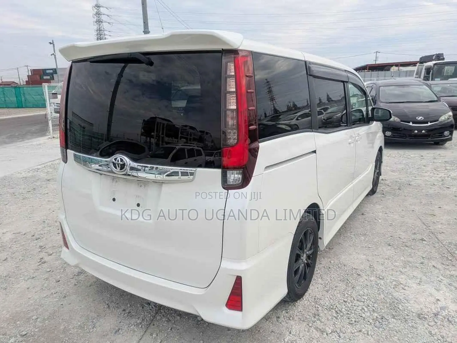 Toyota Noah 2.0 FWD (7 Seater) 2014 White