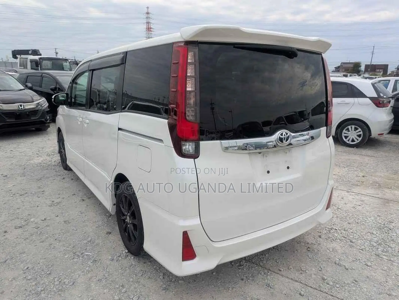 Toyota Noah 2.0 FWD (7 Seater) 2014 White